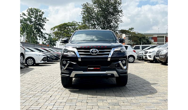 2016 Toyota Fortuner image-1