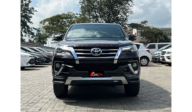 2016 Toyota Fortuner image-2