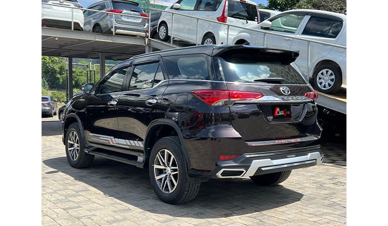 2016 Toyota Fortuner image-5