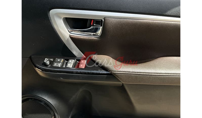 2016 Toyota Fortuner image-8