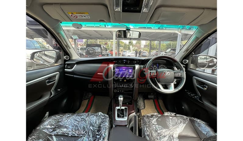 2016 Toyota Fortuner image-9
