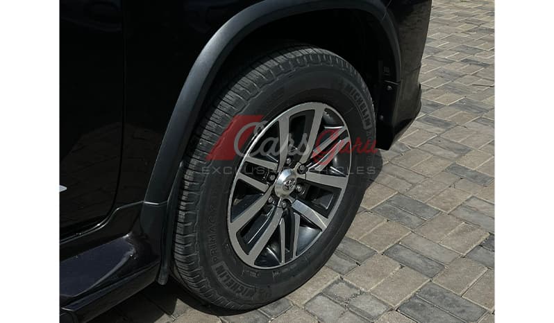 2016 Toyota Fortuner image-11