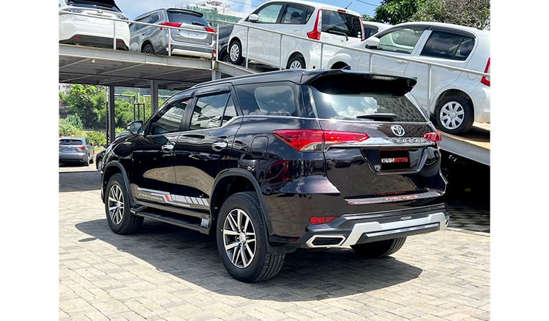 2016 Toyota Fortuner image-14