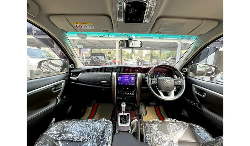 2016 Toyota Fortuner image-15
