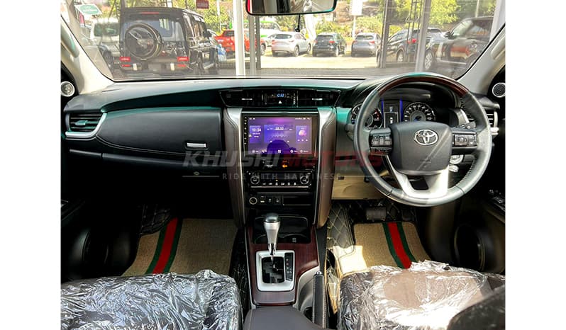 2016 Toyota Fortuner image-16