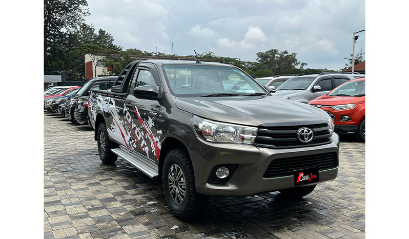 2016 Toyota Hilux Revo image-3