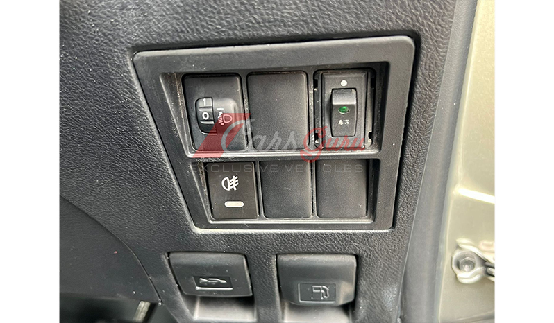 2016 Toyota Hilux Revo image-9