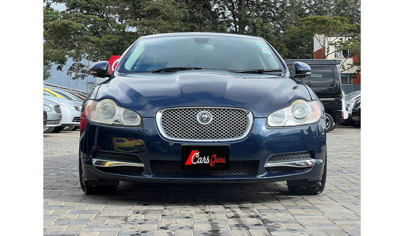 2011 Jaguar Xf image-1