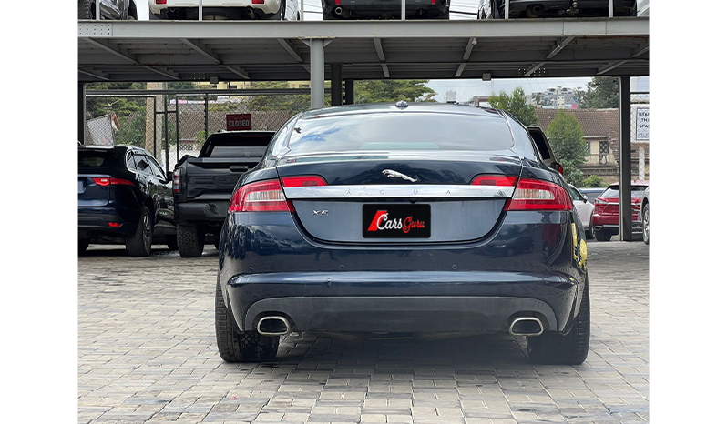 2011 Jaguar Xf image-2
