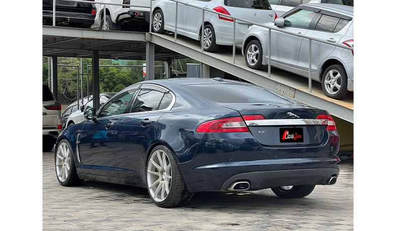 2011 Jaguar Xf image-4