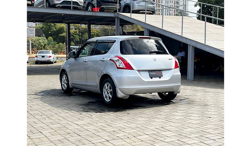 2015 Suzuki Swift XG image-3
