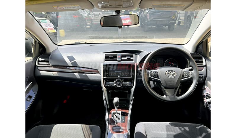 2017 Toyota Premio image-15