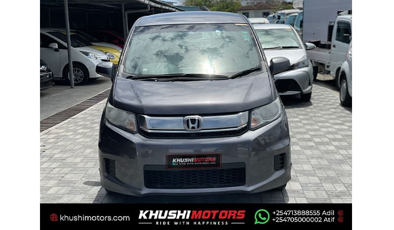 2015 Honda Freed Spike G image-2