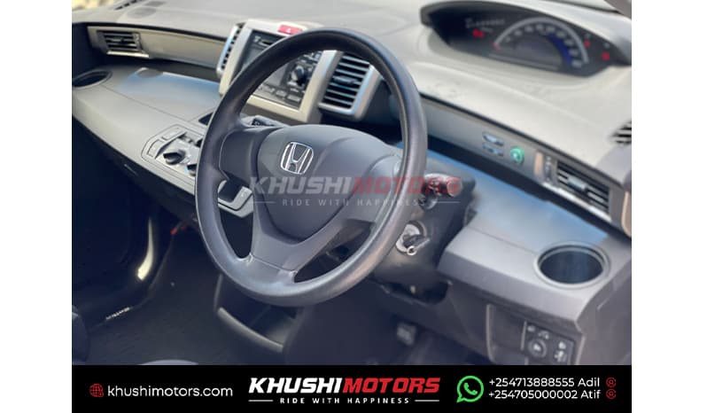 2015 Honda Freed Spike G image-6