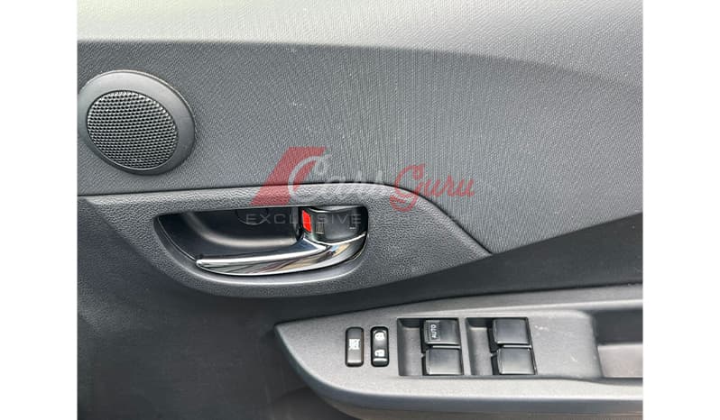 2015 Toyota Ractis G image-6