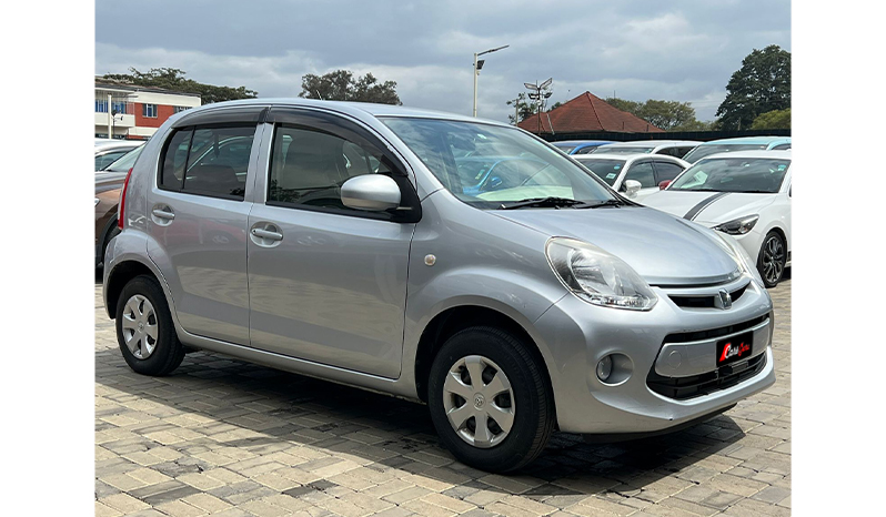 2015 Toyota Passo X image-1