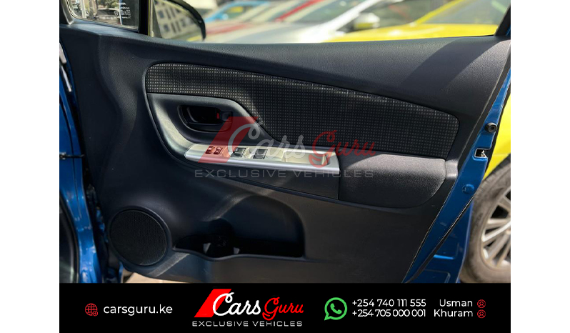 2015 Toyota Vitz image-7