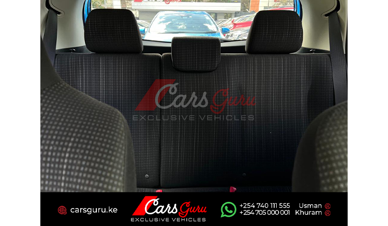 2015 Toyota Vitz image-10