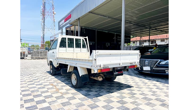 2002 Toyota Townace image-12