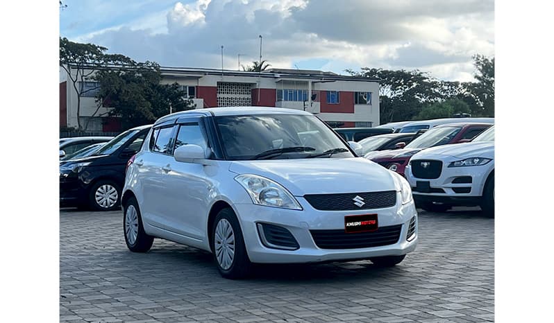 2015 Suzuki Swift XG image-2