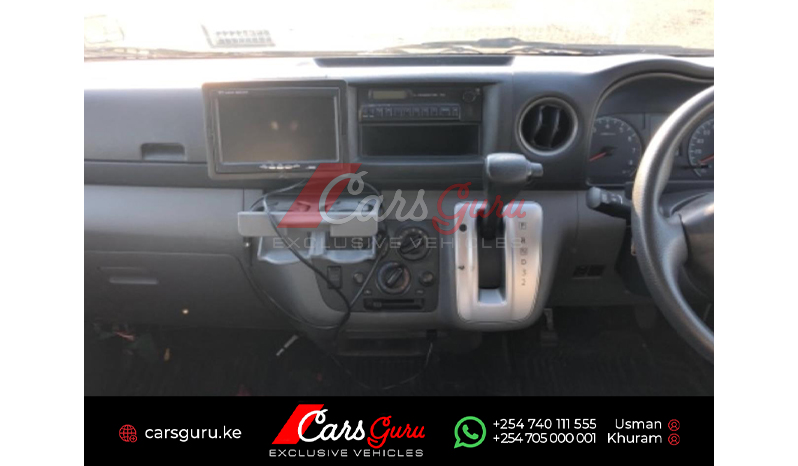 2015 Toyota Caravan Van image-4