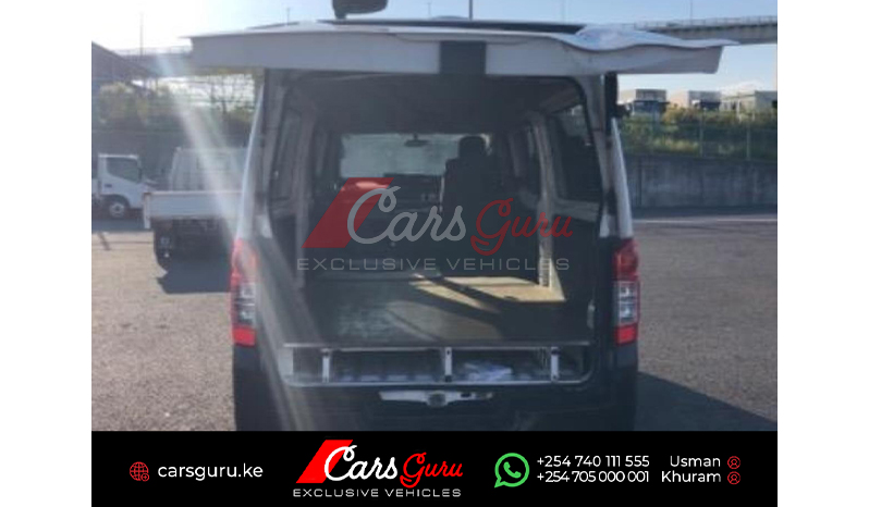 2015 Toyota Caravan Van image-8