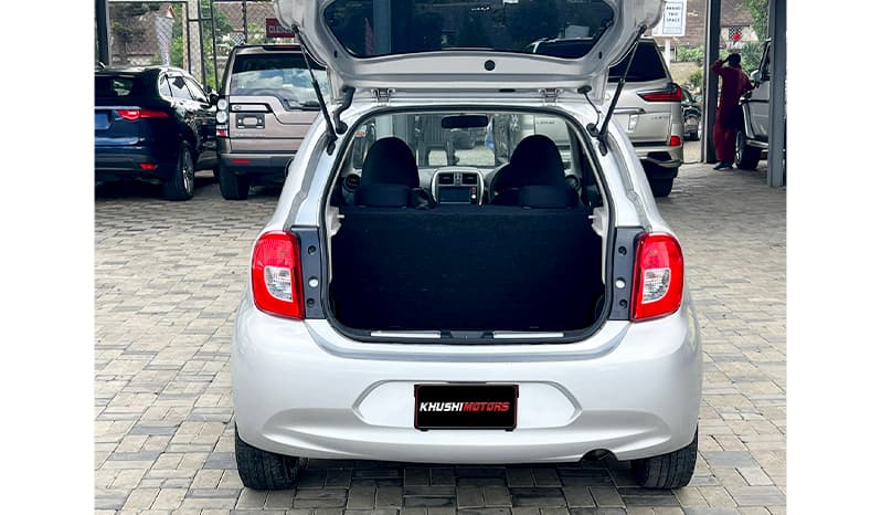 2015 Nissan March Base image-16