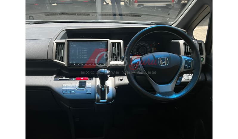 2015 Honda Step Wagon G Comfort Selection image-13