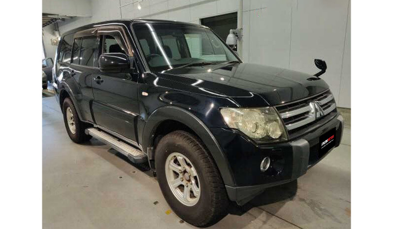 2006 Mitsubishi Pajero image-1