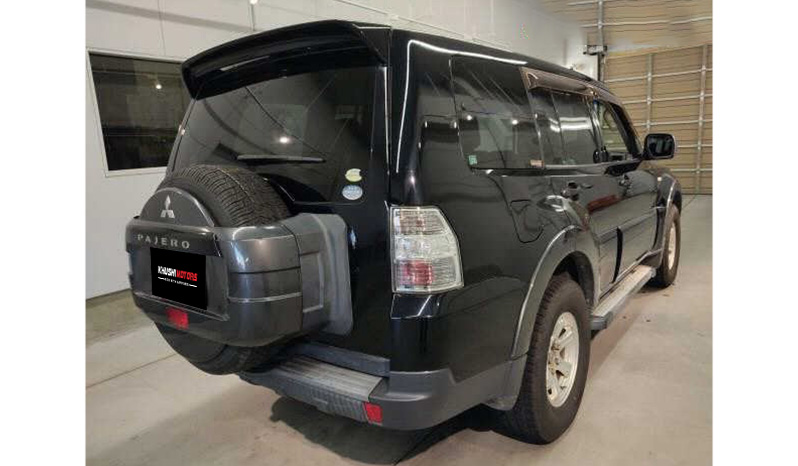 2006 Mitsubishi Pajero image-4