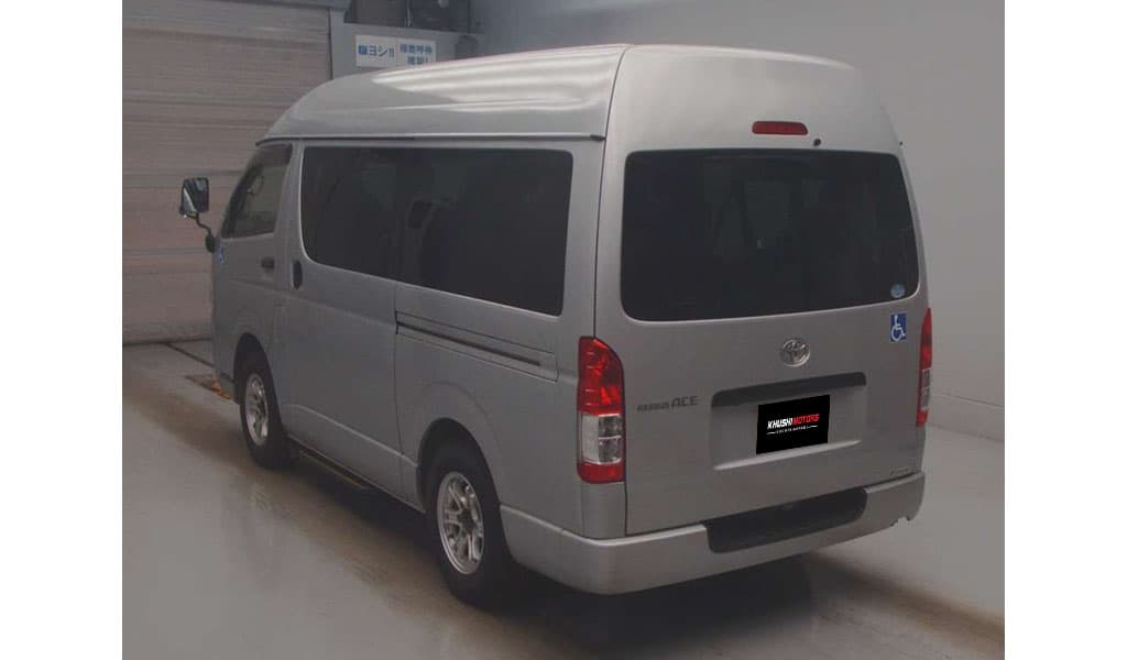 2018 Toyota Regius Van Wheel Chair Equipped image-3