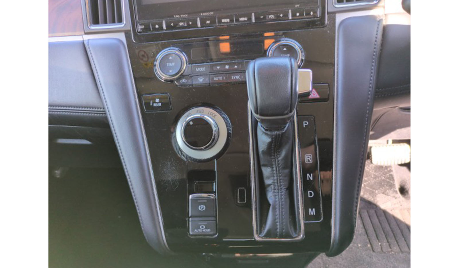 2019 Mitsubishi Delica D5 image-2
