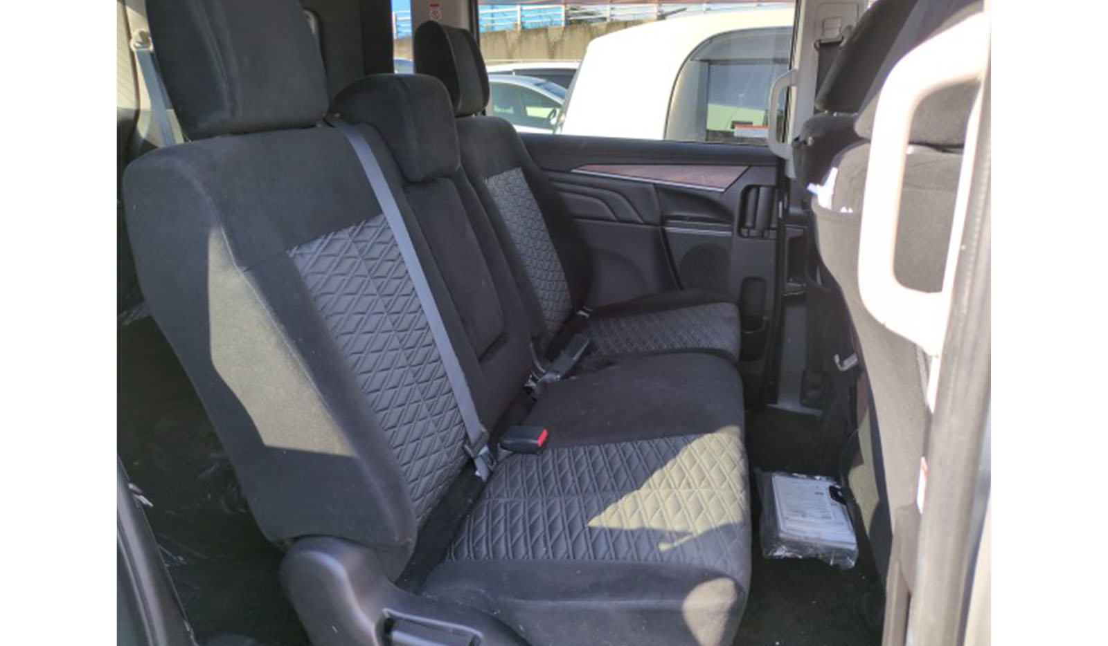 2019 Mitsubishi Delica D5 image-3