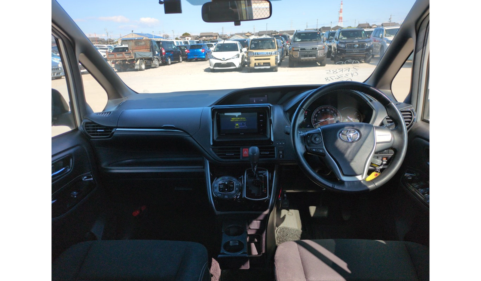 2019 Toyota Esquire Multiutility image-5