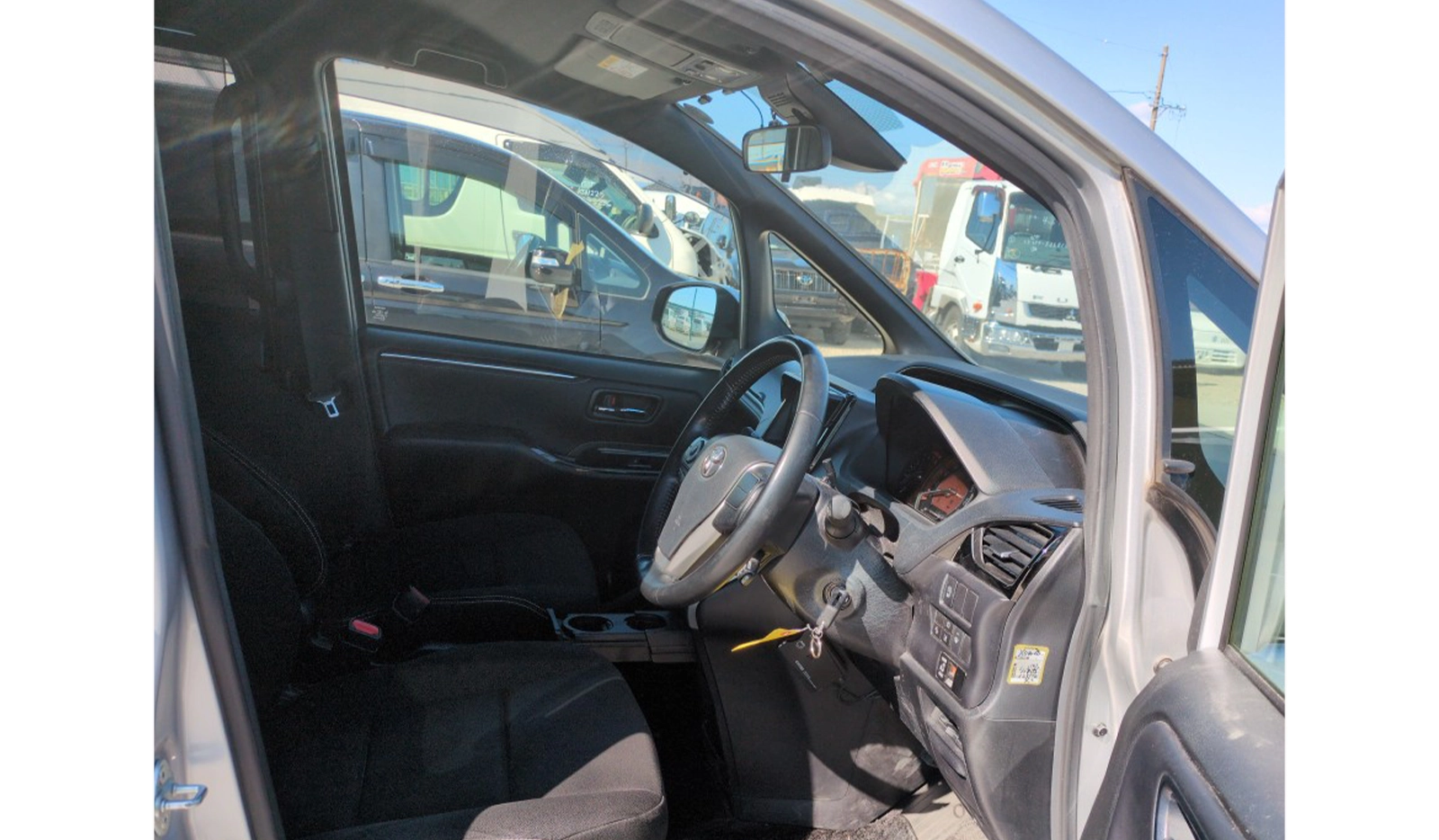 2019 Toyota Esquire Multiutility image-7
