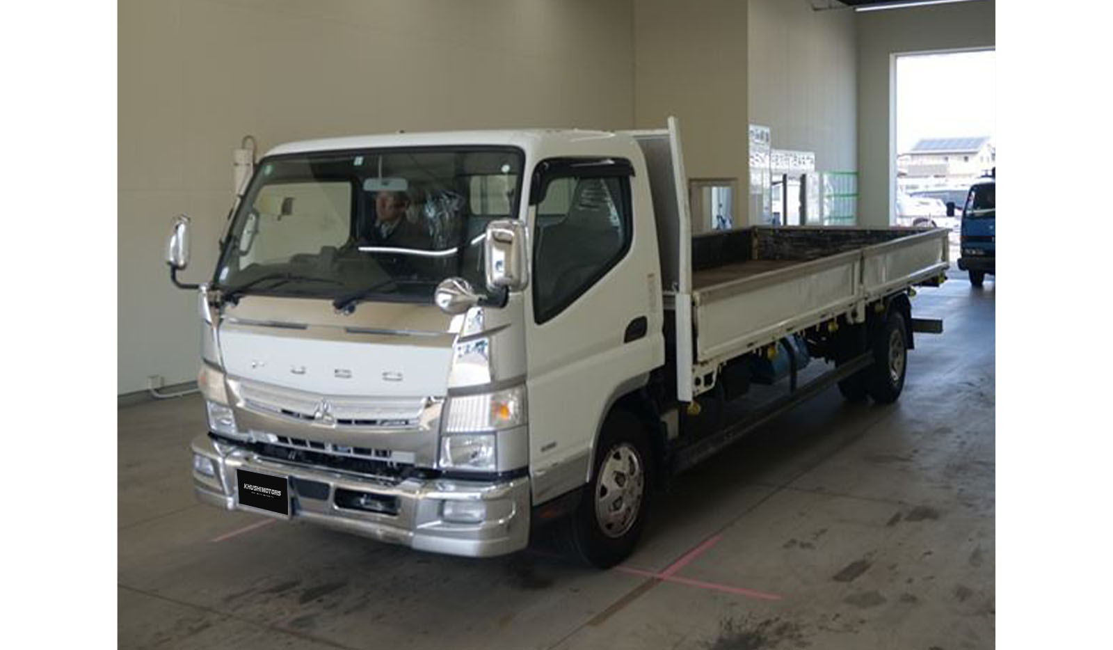 2020 Mitsubishi Canter Long Wide T image-1