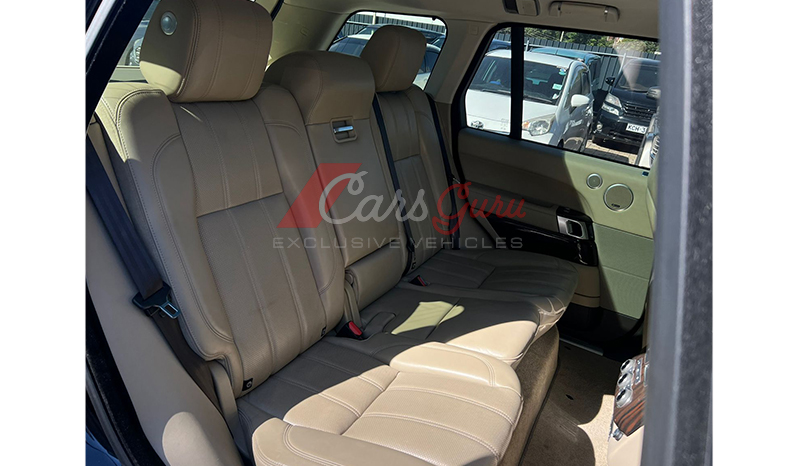 2016 Land Rover Range Rover Vogue image-10