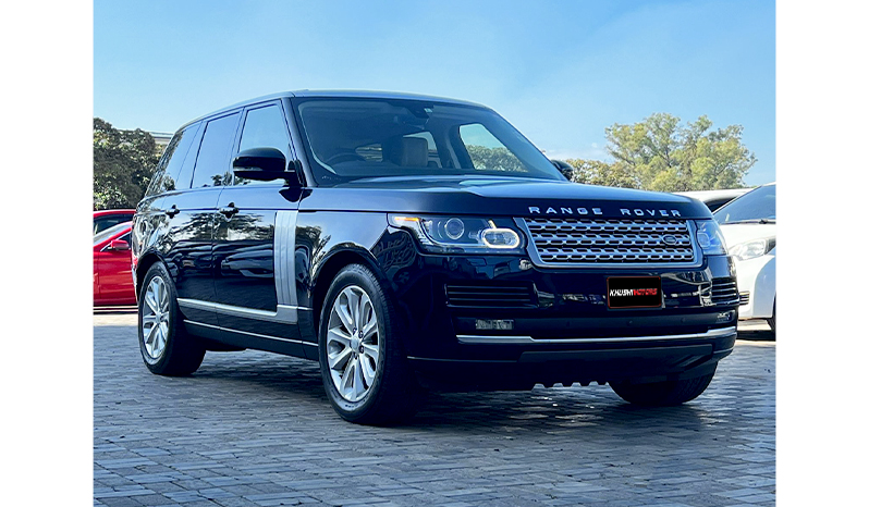 2016 Land Rover Range Rover Vogue image-12