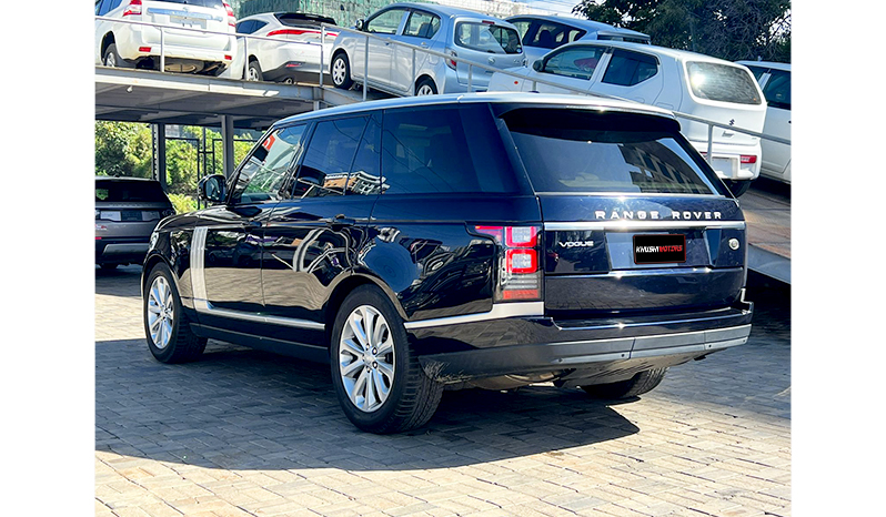 2016 Land Rover Range Rover Vogue image-13