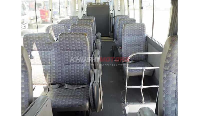 2004 Nissan Civilian image-8