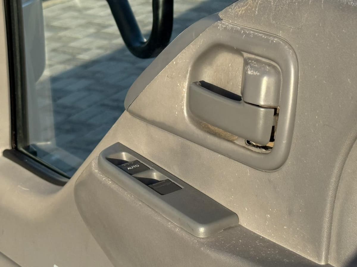 2018 Isuzu ELF 1.5 Ton image-8