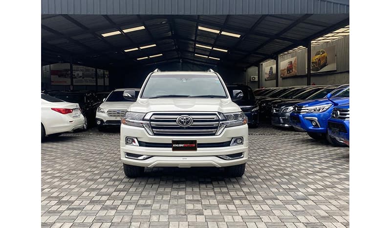 2017 Toyota Land Cruiser Zx V8 image-1