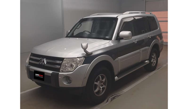 2007 Mitsubishi Pajero image-2