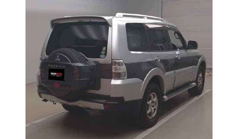 2007 Mitsubishi Pajero image-3