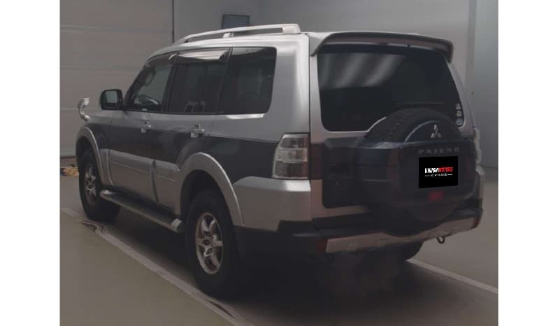 2007 Mitsubishi Pajero image-5