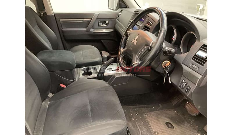 2007 Mitsubishi Pajero image-6
