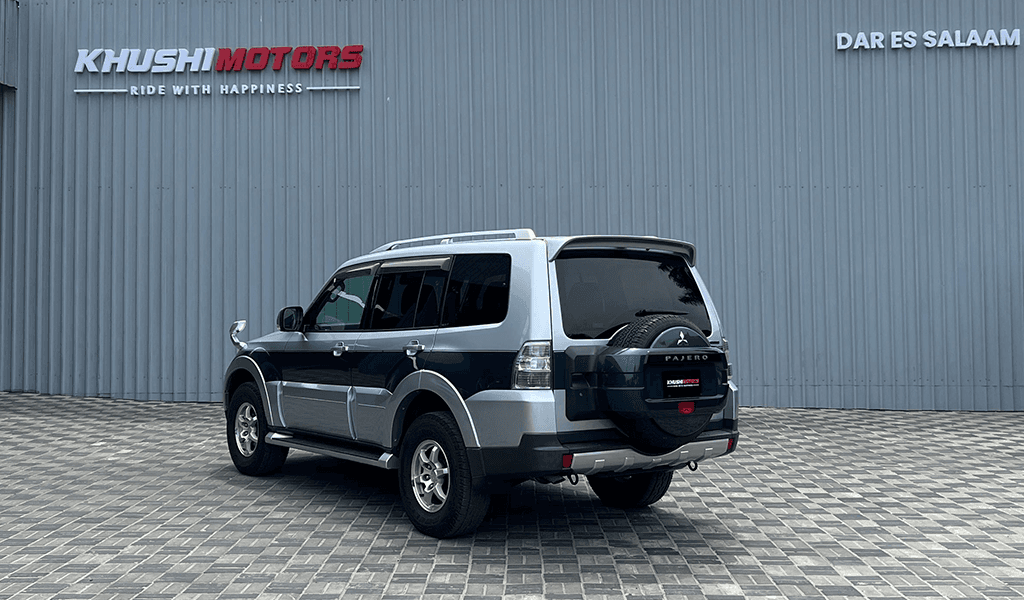 2007 Mitsubishi Pajero image-14