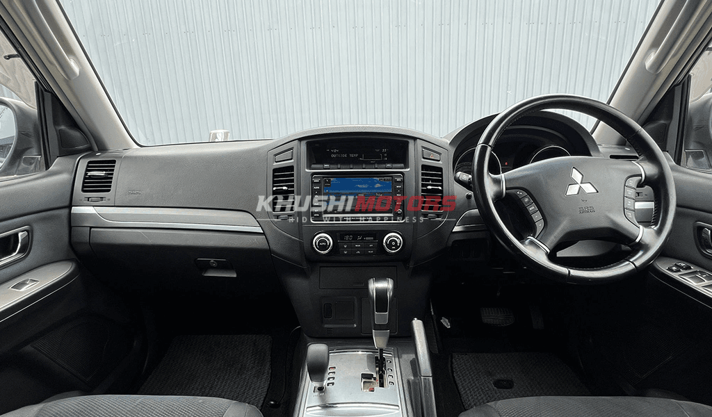 2007 Mitsubishi Pajero image-16