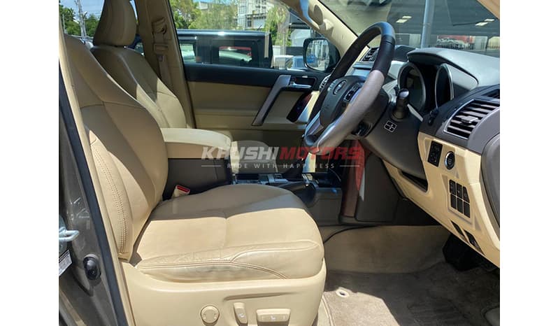 2017 Toyota Land Cruiser Prado image-13