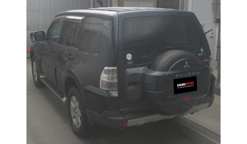 2009 Mitsubishi Pajero image-2